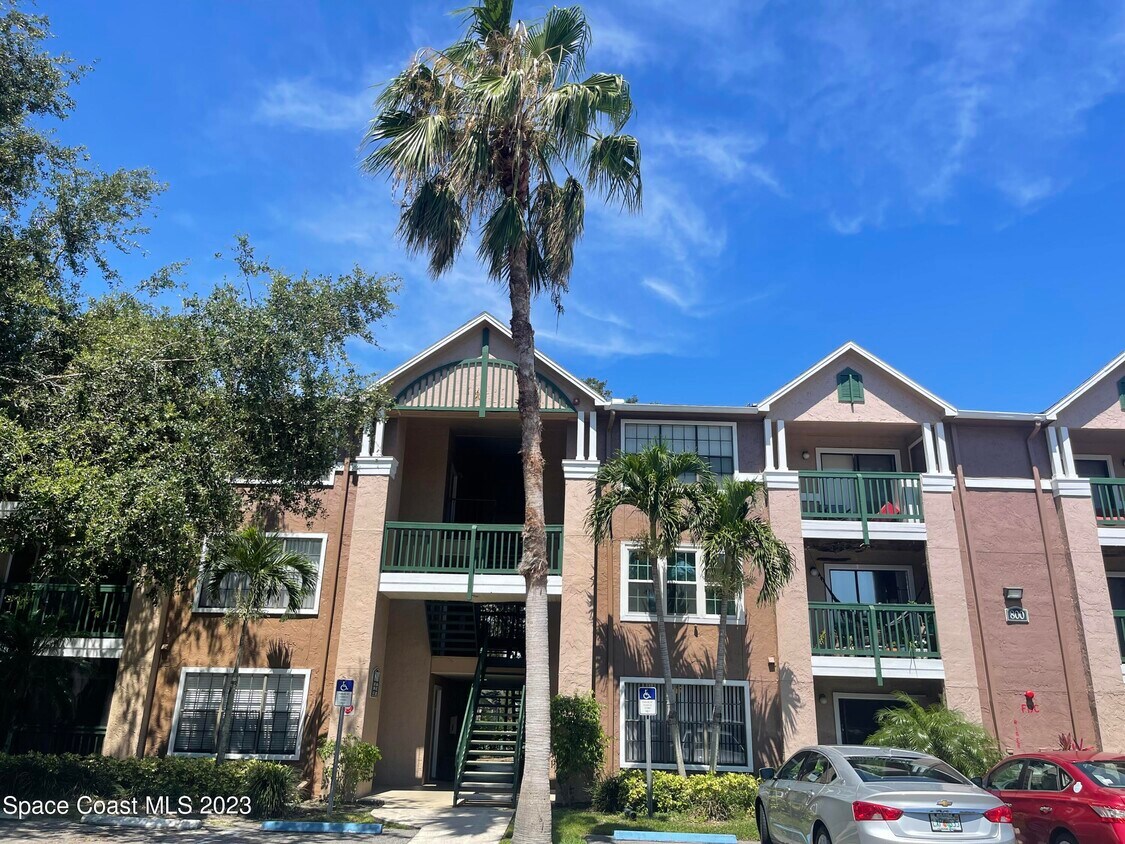 Foto principal - 7667 N Wickham Rd