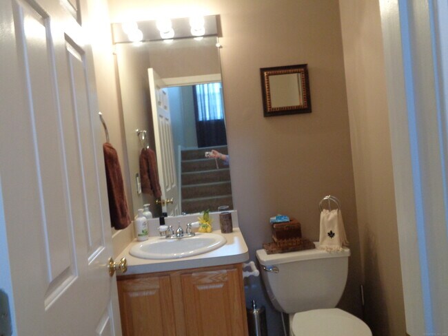 Foto del edificio - 560 Silver Sands Rd