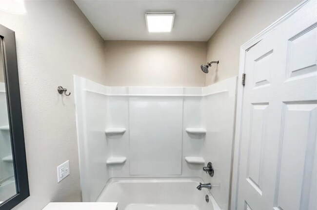 Building Photo - 2347 Bucklew Dr
