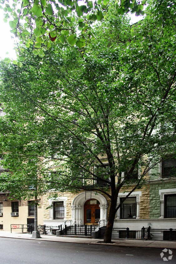 Building Photo - 228 W 24th St