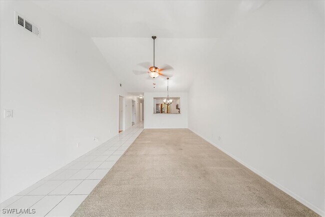 Foto del edificio - 230 Timber Lake Cir