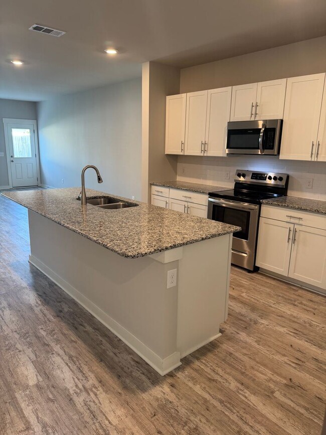 Foto del edificio - 2021 Hardwick Ln