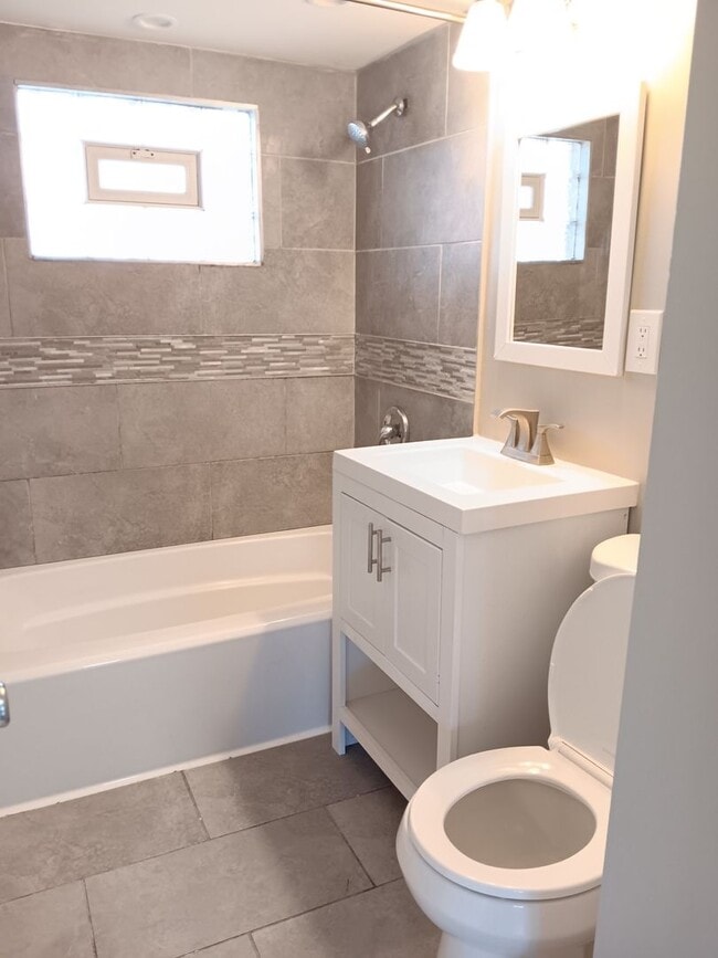 Building Photo - Spacious 3-Bedroom Home in Hammond