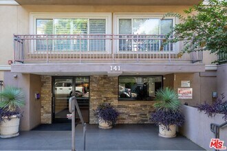 Building Photo - 141 S Clark Dr
