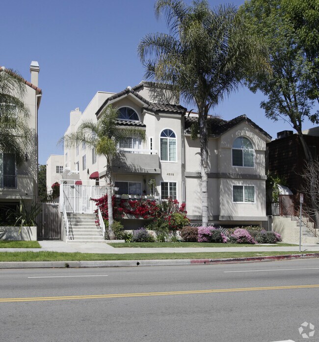 Foto del edificio - 4535 Coldwater Canyon Ave