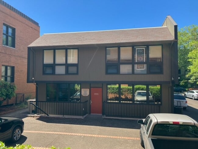 Building Photo - 7th 119-121