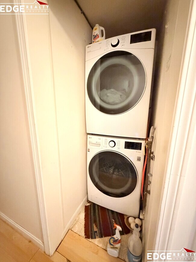 Building Photo - 24 Arden St