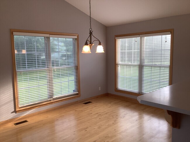 Building Photo - 1556 Pine Cone Trail