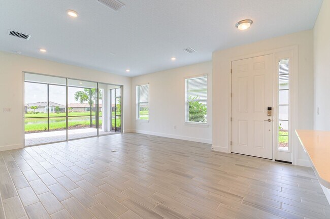Building Photo - Stunning 2 Bed/2 Bath Home in Esplanade wi...
