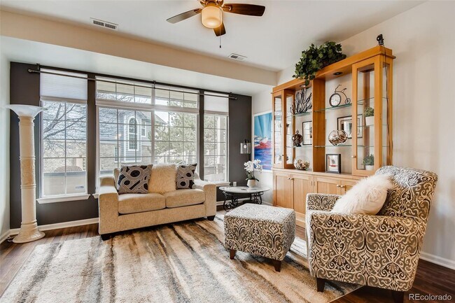 Sala de estar - 1145 W 112th Ave
