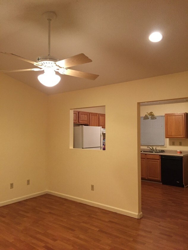 Living rm/ kitchen - 442 Miller St