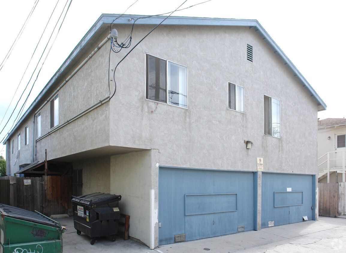 Building Photo - 4454 Utah St