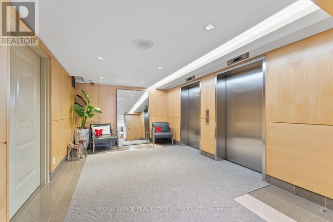 Building Photo - 220 Victoria St