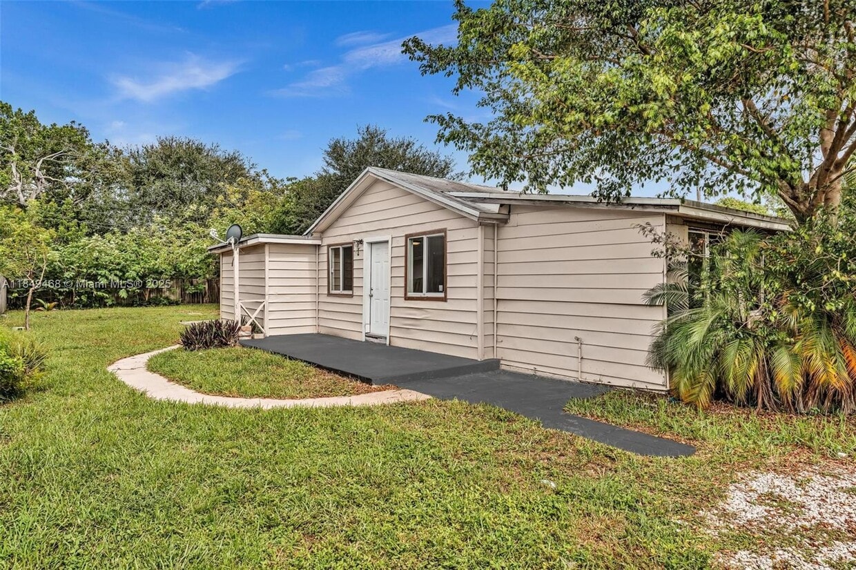 Primary Photo - 520 NW 60th Way