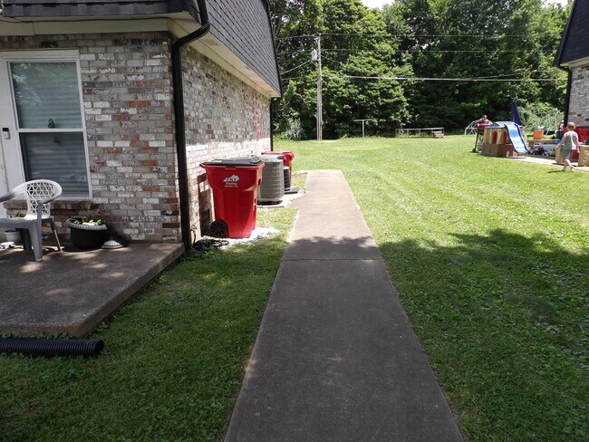 Building Photo - 150 Briarwood Dr