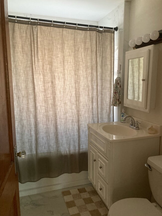 Building Photo - 141 Willow St