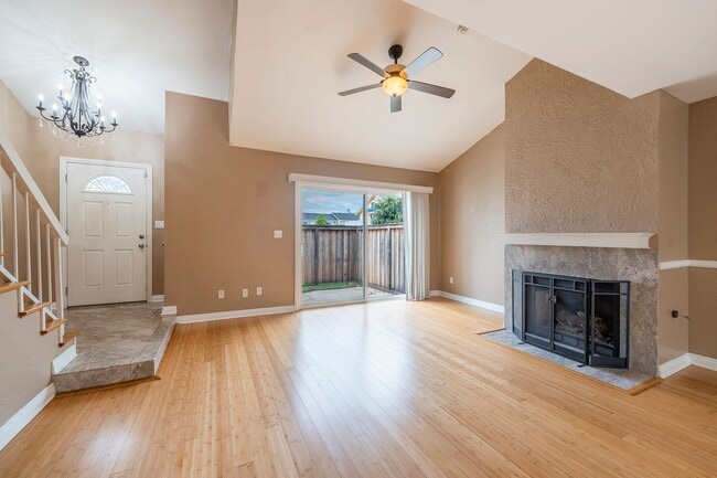 Building Photo - Beautiful Redondo Beach Condominium Rental!