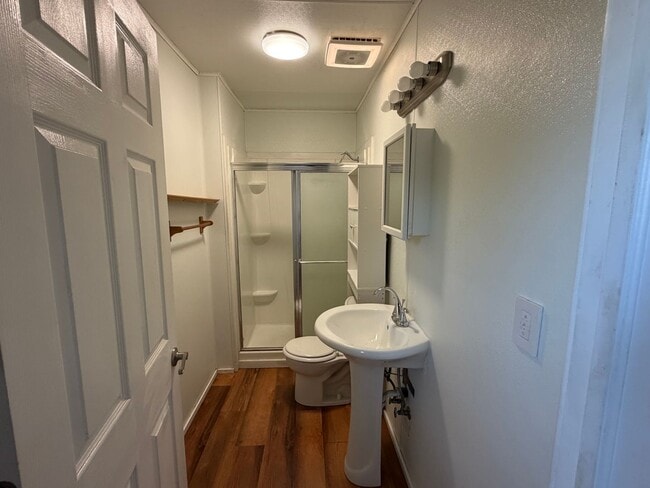 Building Photo - Cozy Studio House For Rent!