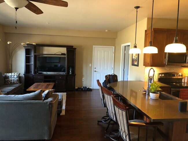 Building Photo - 367 River View Dr