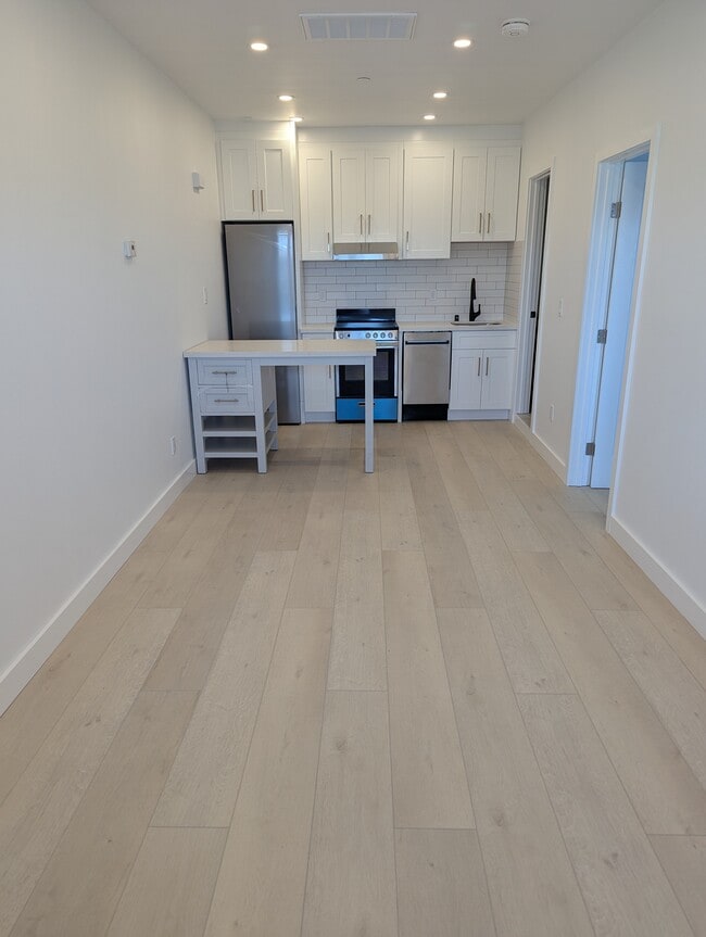 Building Photo - 61 Madera Avenue