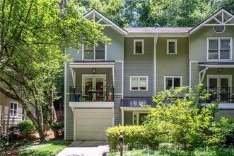 Building Photo - 1421 Hillpine Ln NE
