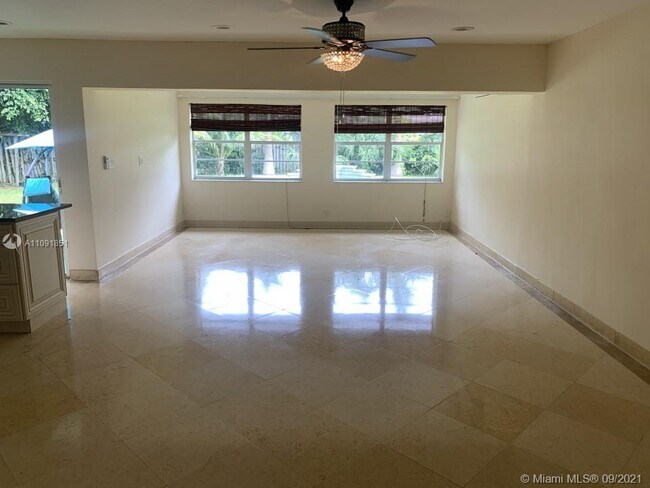 Foto del edificio - 936 NE 26th Ave