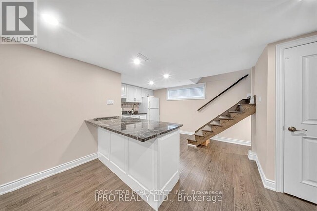 Building Photo - 126 W 26th St