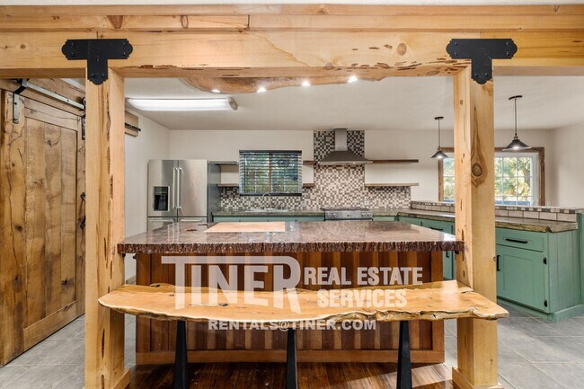 Foto del edificio - 6850 Hillside Dr