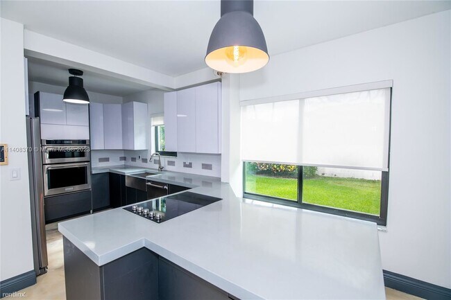 Foto del edificio - 3 br, 2 bath Condo - 8694 Via Reale Apt 3