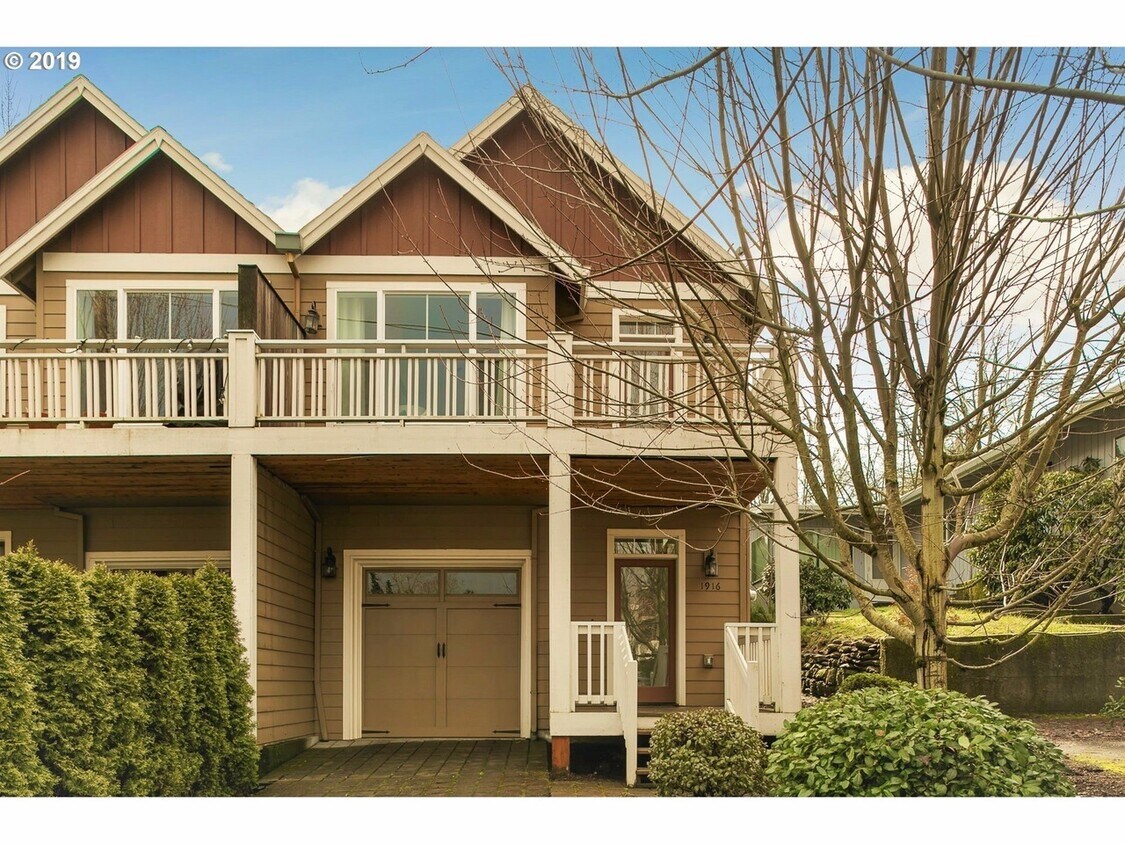 Amazing 3 bed / 2.5 bath Duplex with Bonus Room! - Amazing 3 bed / 2.5 bath Duplex with Bonus Room!