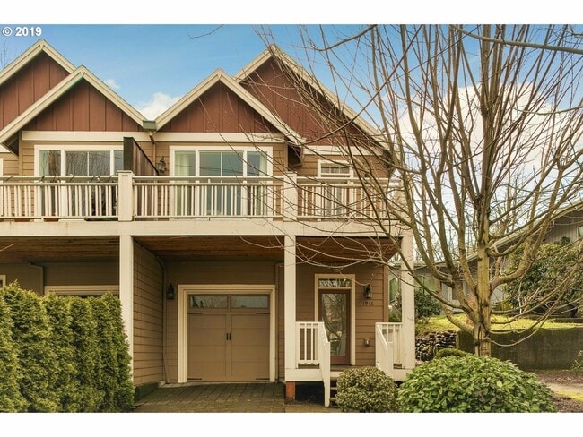 Amazing 3 bed / 2.5 bath Duplex with Bonus Room! - Amazing 3 bed / 2.5 bath Duplex with Bonus Room! House