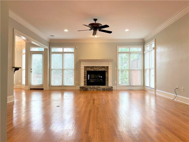 Foto del edificio - 895 Lenox Ct NE