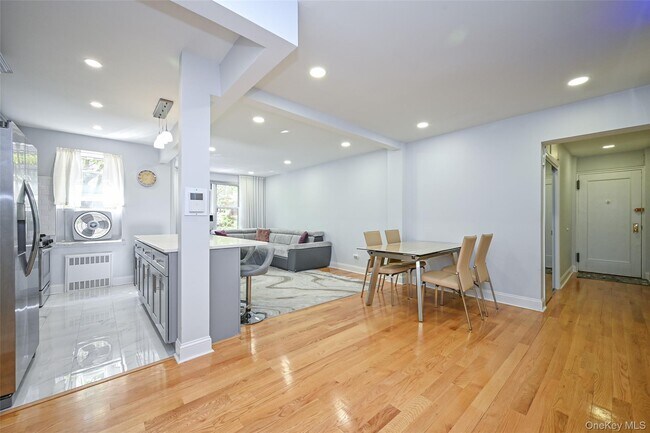 Foto del edificio - 105-25 65th Ave