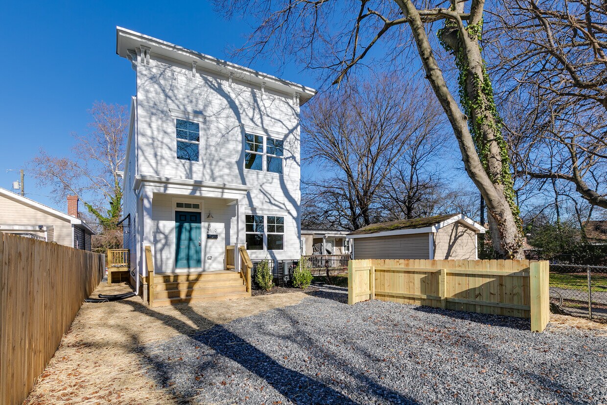 Foto principal - 2119 Selden St