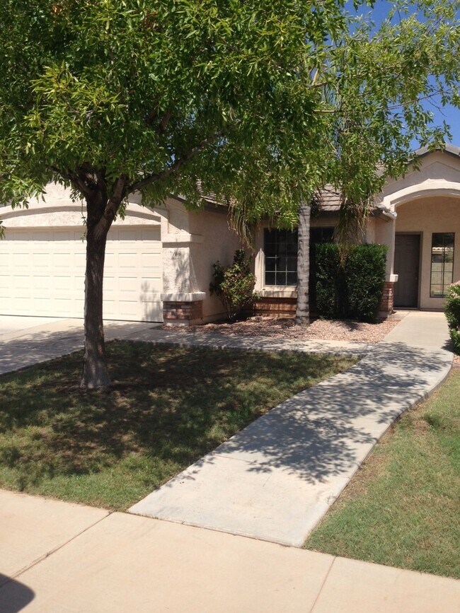 Foto del edificio - 2316 E. Stottler