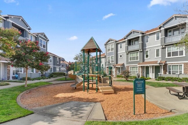 Foto del edificio - 6202 Lonetree Blvd