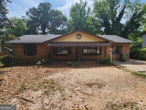 Building Photo - 4524 Lasalle Dr