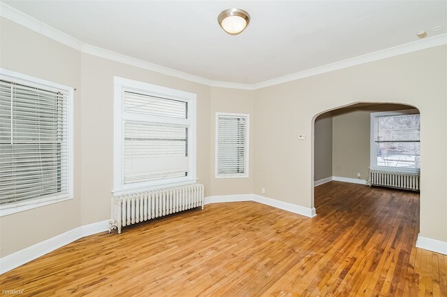 Building Photo - 4 br, 2 bath House - 670 Hawthorne Ave E
