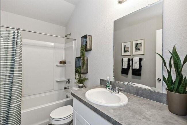 Foto del edificio - 14802 Calderon Dr