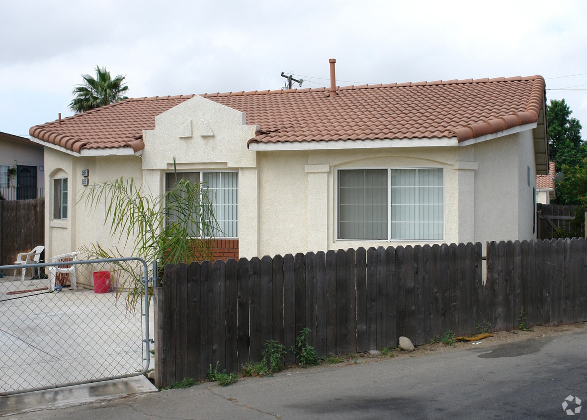 Building Photo - 1359 N Parkside Dr