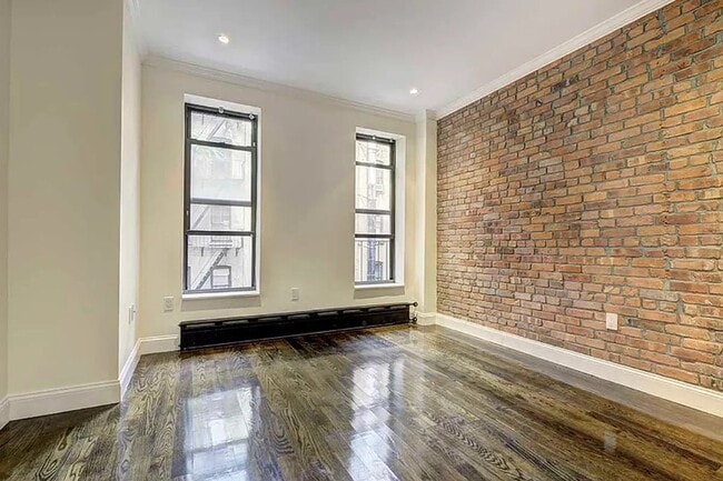 Foto del edificio - 313 E 92nd St