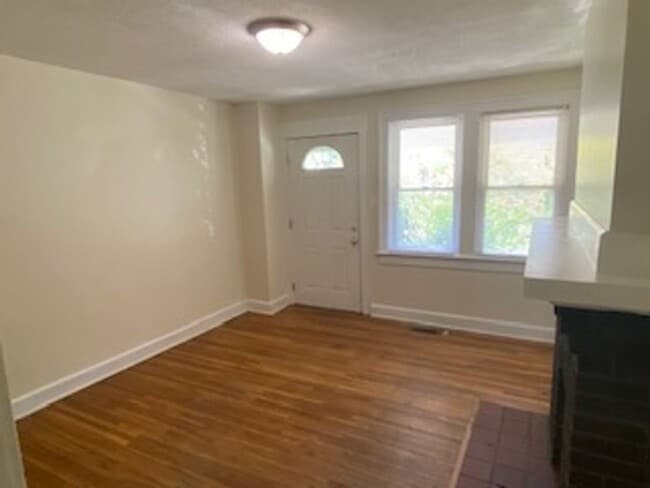 Foto del edificio - 2535 Deming Ave