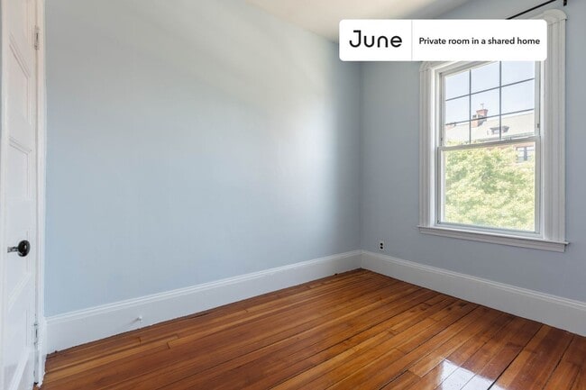 Building Photo - Private bedroom in 5 bed/1 bath Home