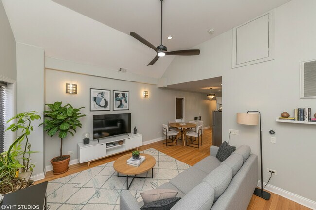 Building Photo - 2009 W 17th St