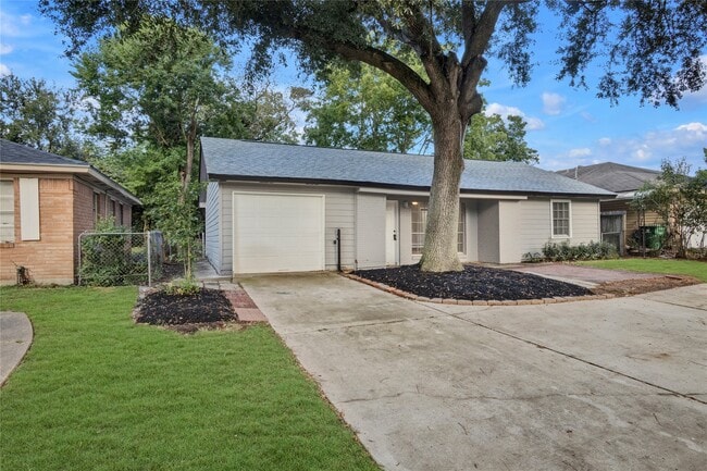 Building Photo - 11707 Segrest Dr
