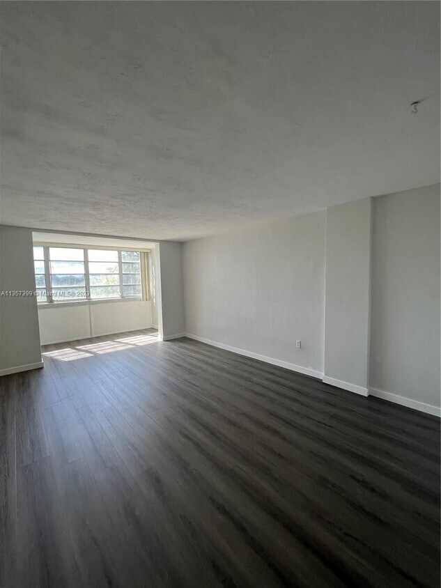 Building Photo - 1475 NE 125th Terrace