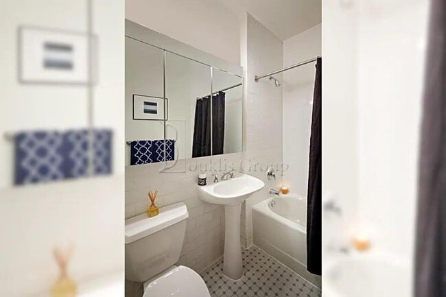 Building Photo - 3 bedroom in NEW YORK NY 10006