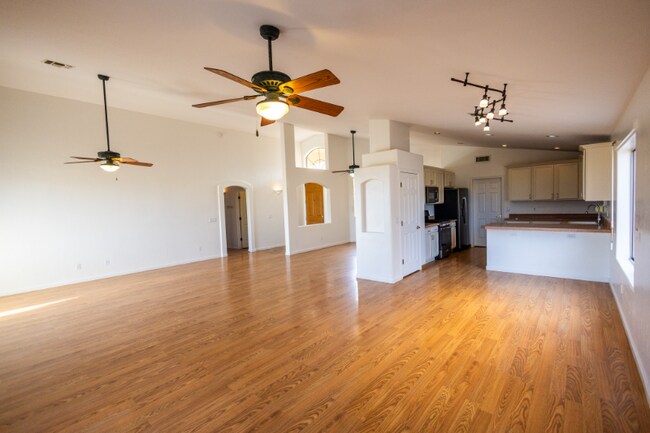 Foto del edificio - 8546 N Sayante Way