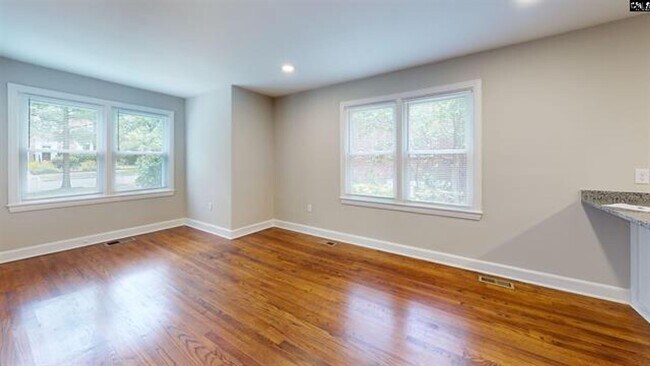 Building Photo - 3 bedroom 2 bath - SHANDON AREA!!!!!