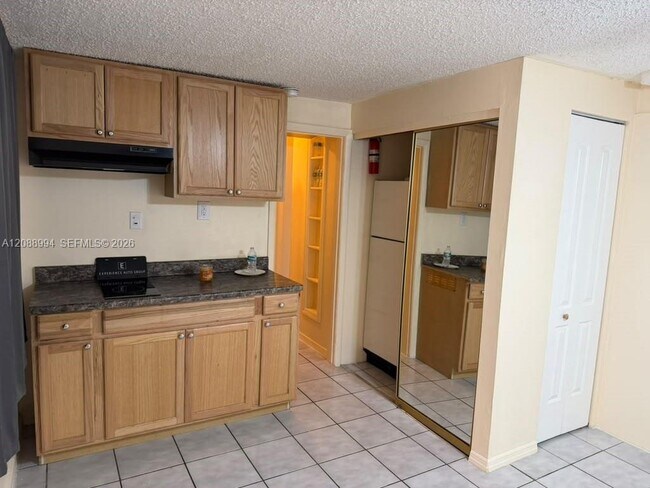 Building Photo - 1801 NE 51st Ct